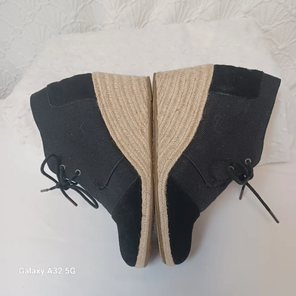 Toms Women Size 8.5 Black Canvas Wedge Shoes - Picture 9 of 14